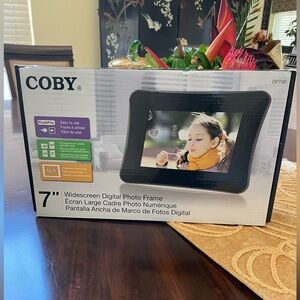 Coby 7" Widescreen Digital Photo Frame